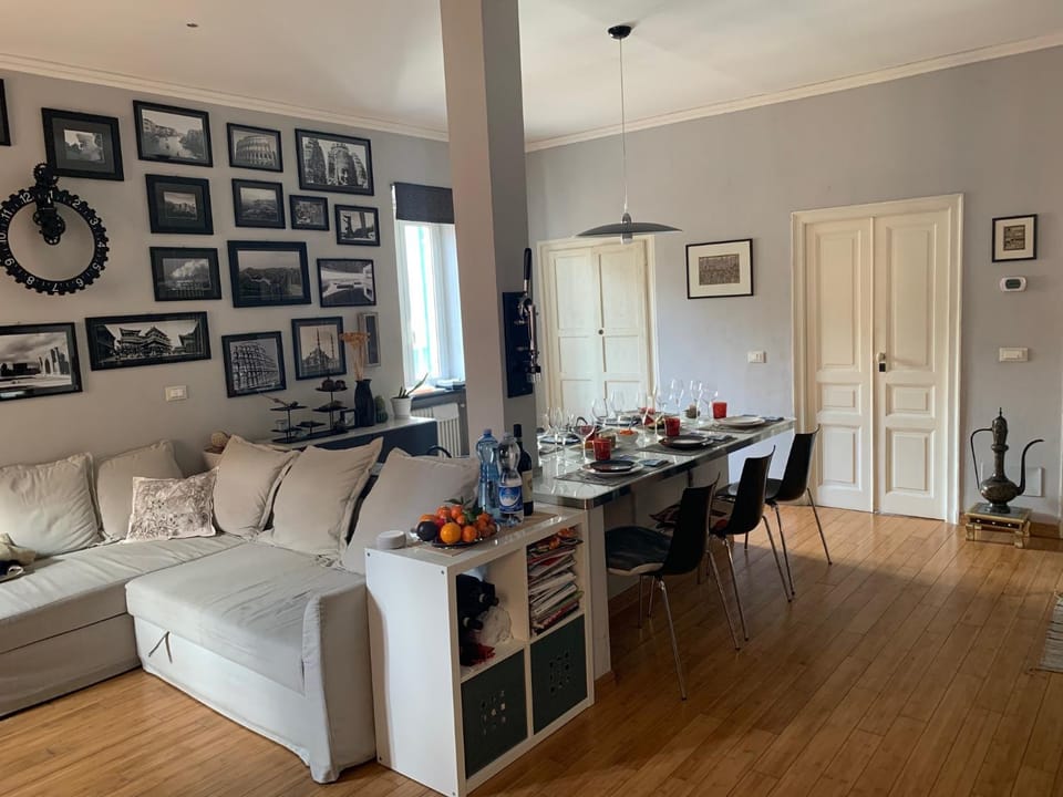 Communal lounge/ TV room