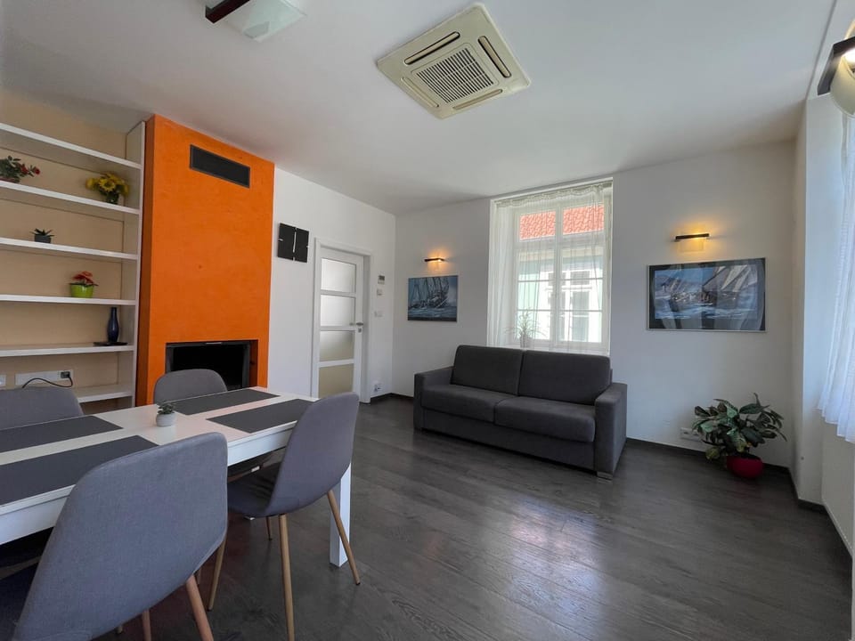TV and multimedia, Living room, fireplace, air conditioner