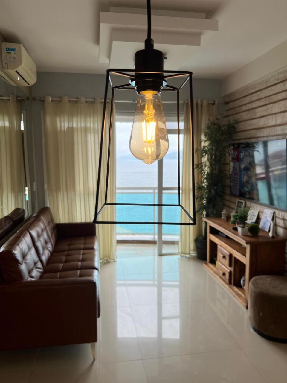 Natural landscape, TV and multimedia, Living room, Seating area, Sea view