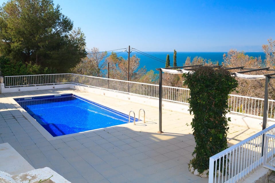Property building, Sea view, Swimming pool