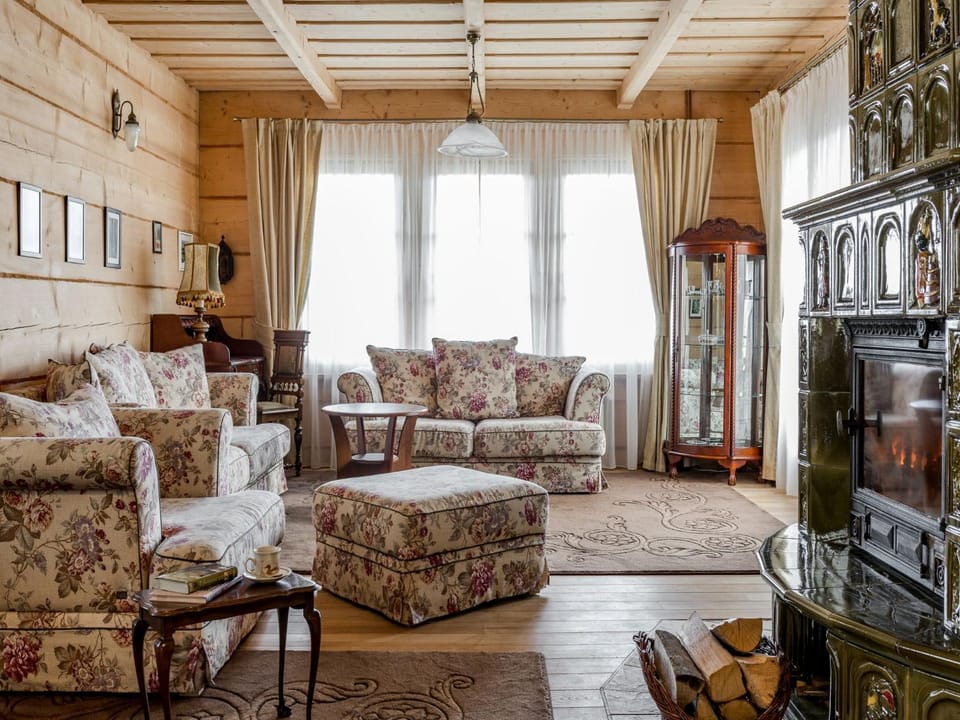 Living room, Seating area