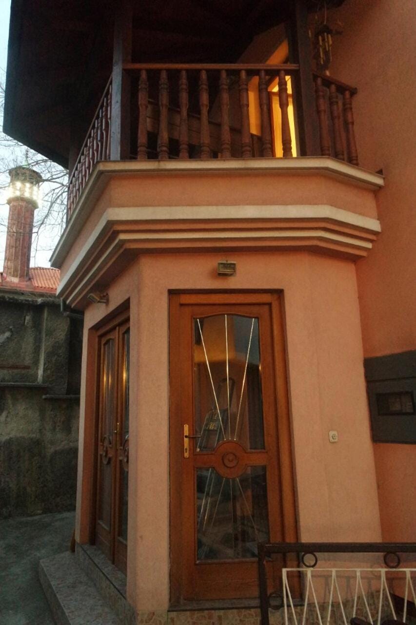 Facade/entrance