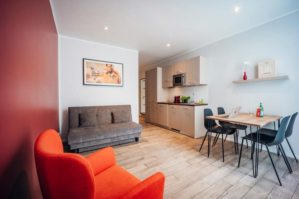 Kitchen or kitchenette, Living room, Seating area, Dining area