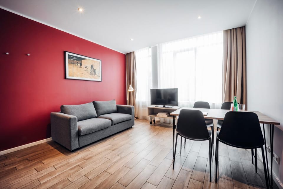 TV and multimedia, Living room, Seating area, Dining area