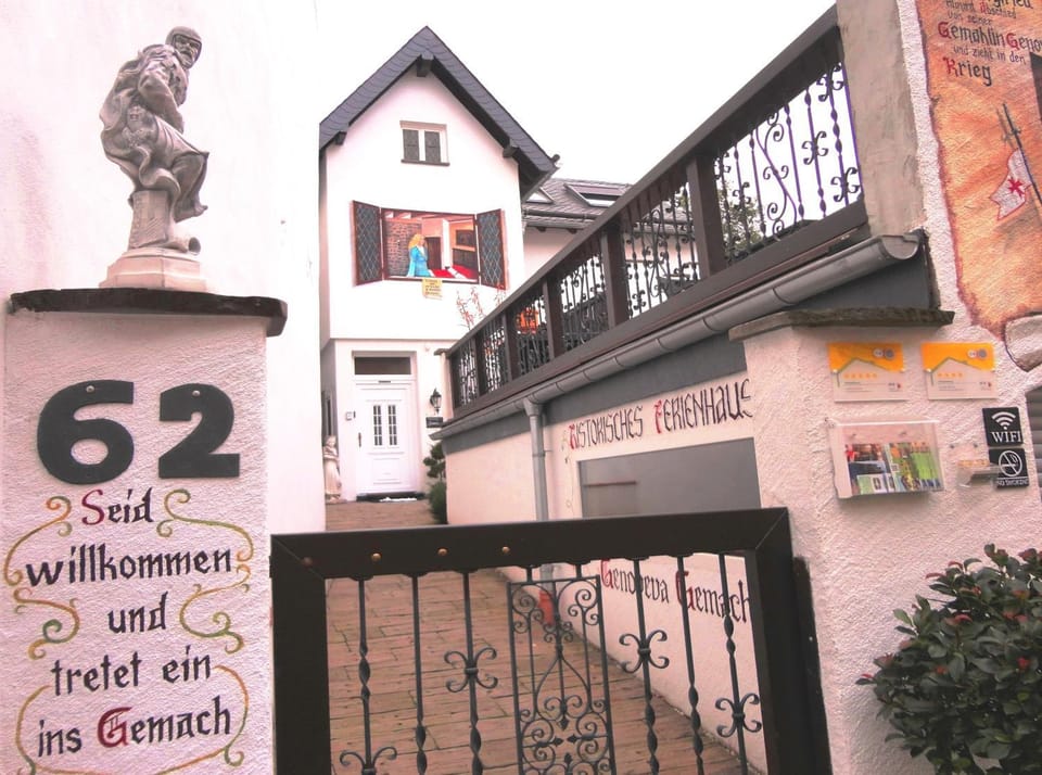 Facade/entrance, Property logo or sign, BBQ facilities, Balcony/Terrace, Banquet/Function facilities, Certificate/Award