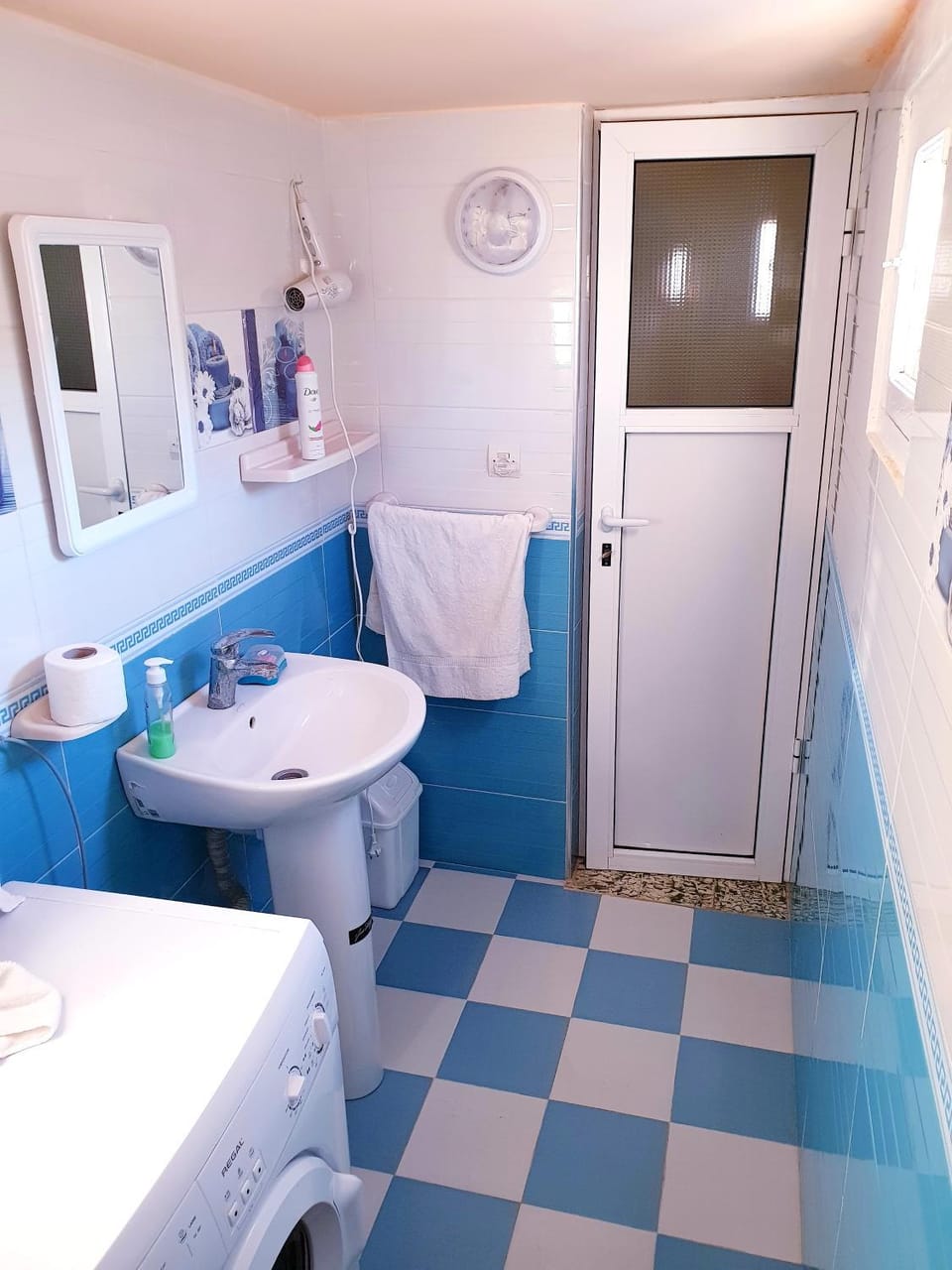 Shower, Toilet, Bathroom, towels