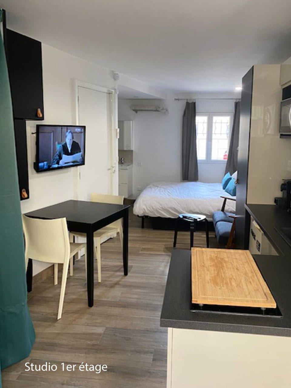Photo of the whole room