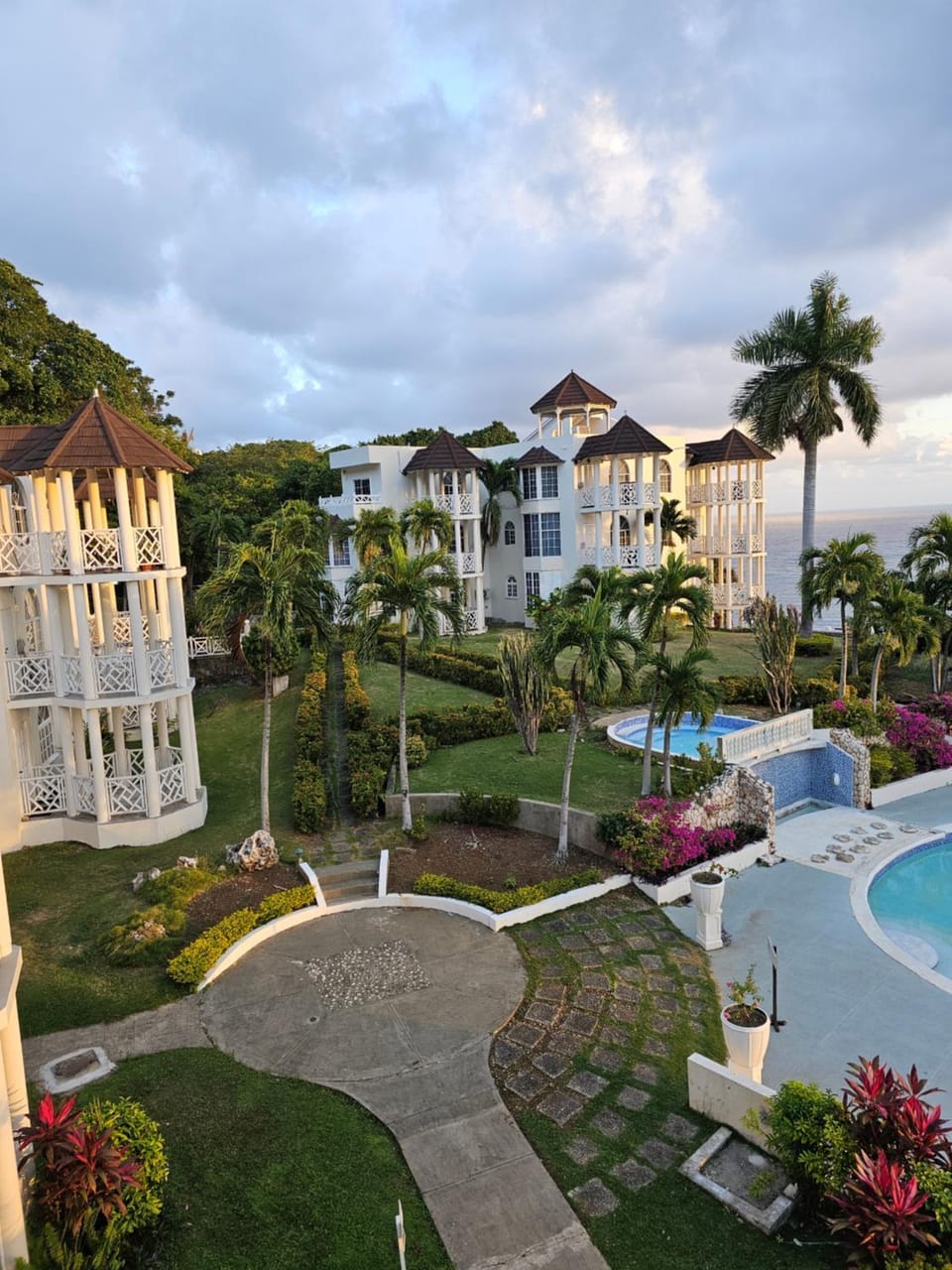 Property building, Natural landscape, Garden view