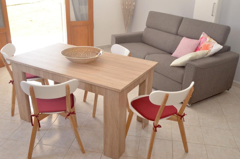 Living room, Dining area, Garden view