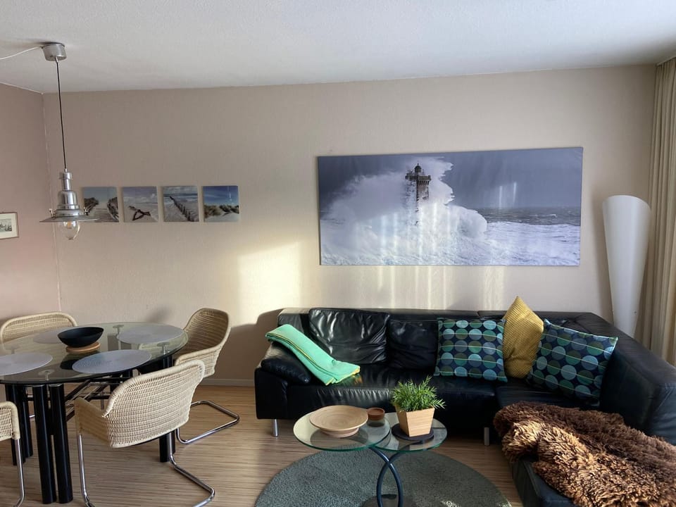 Living room, Photo of the whole room