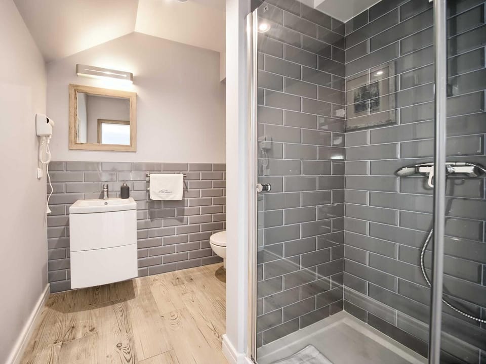 Shower, Toilet, Bathroom, Area and facilities