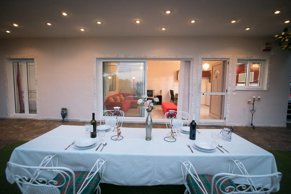 Property building, Facade/entrance, TV and multimedia, Dining area, Garden view, Mountain view, Sea view, Breakfast, wedding