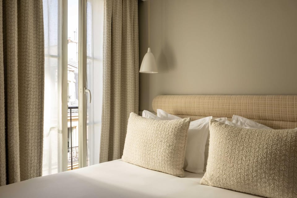 View (from property/room), Decorative detail, City view