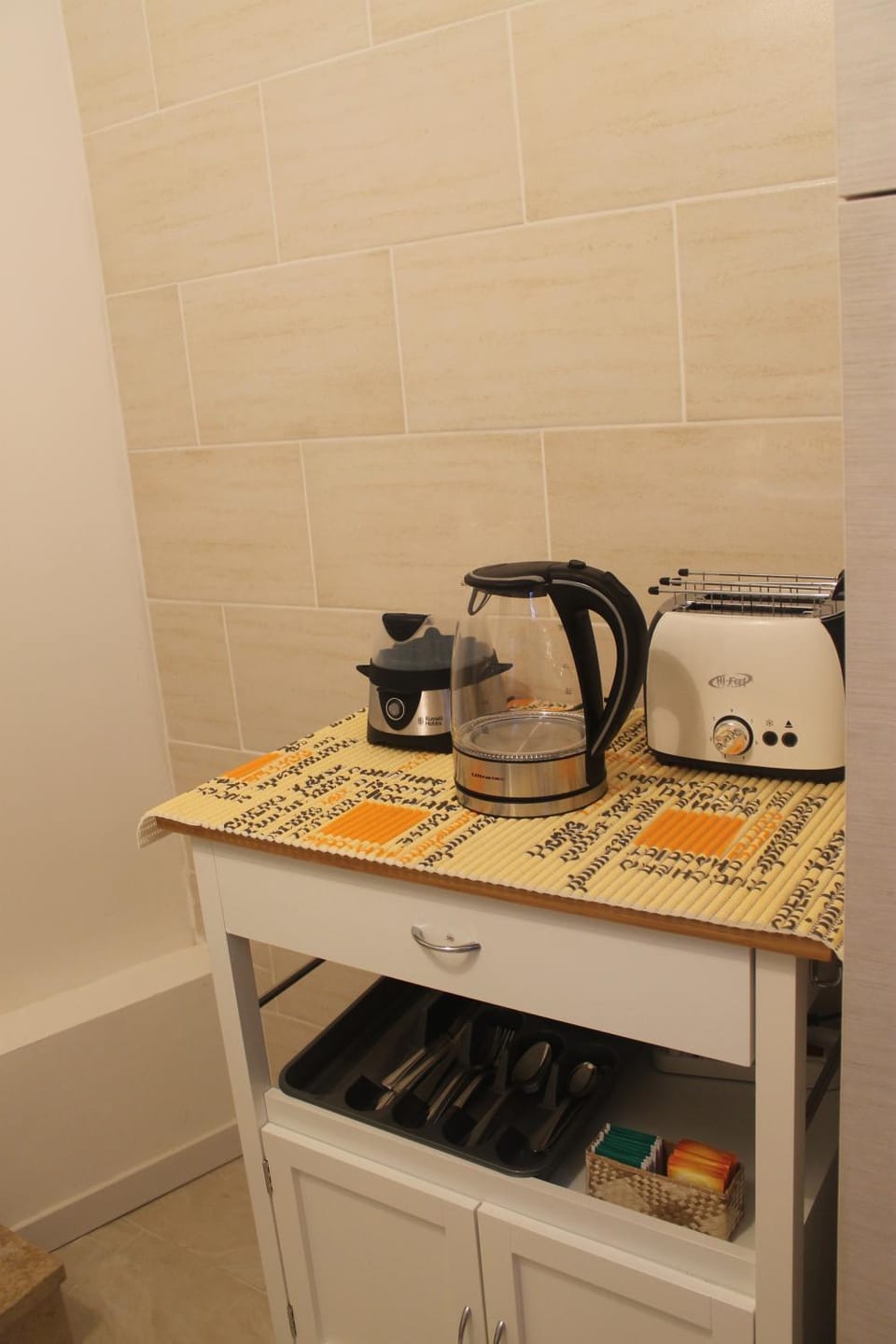 Coffee/tea facilities, Communal kitchen