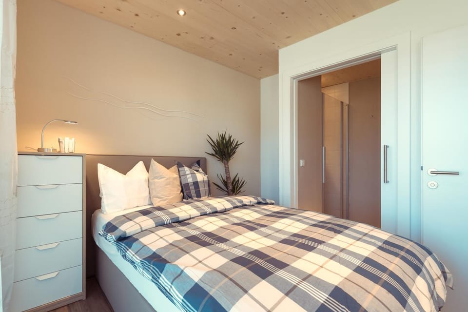 Bed, Decorative detail, Bedroom