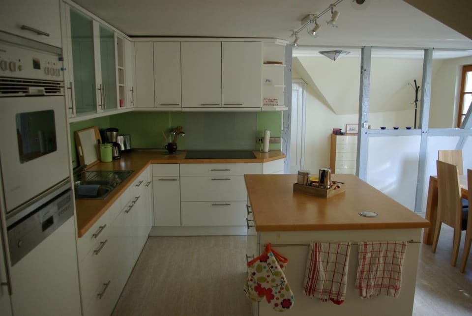 Photo of the whole room, Decorative detail