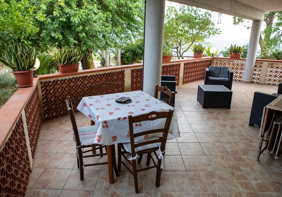 Patio, Dining area