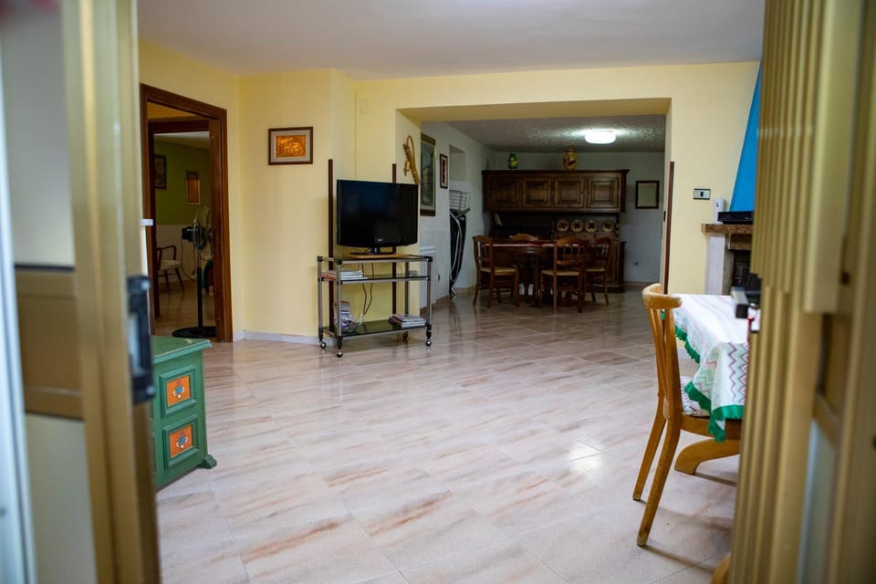 Communal lounge/ TV room