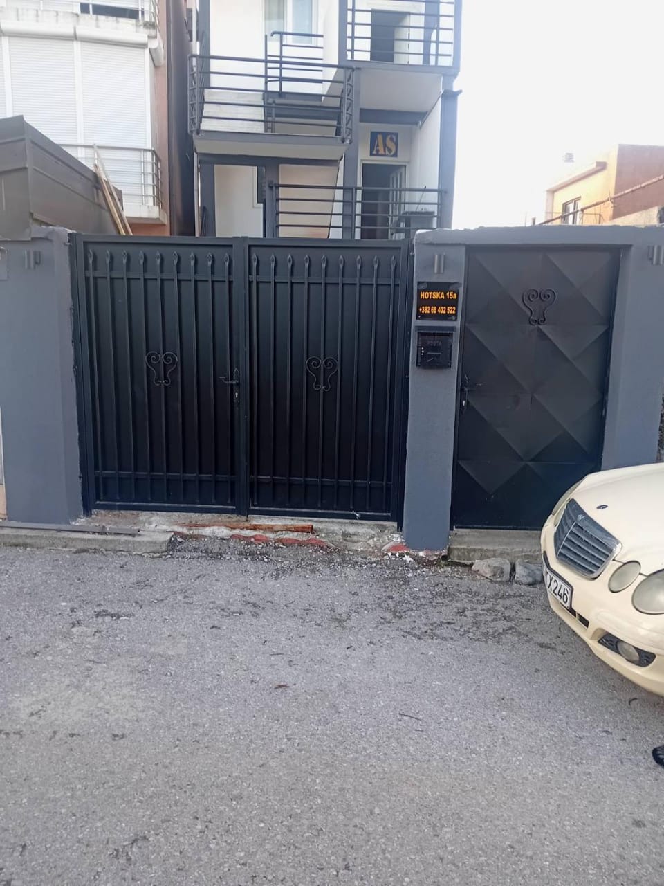 Property building, Facade/entrance