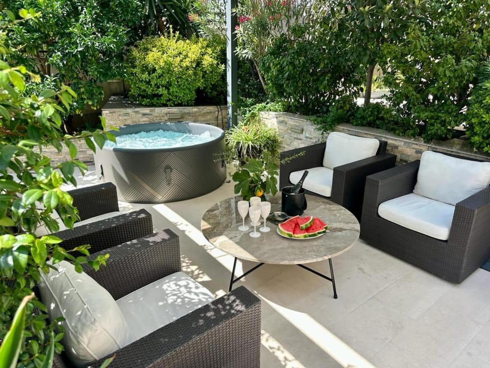 Patio, Garden, Hot Tub
