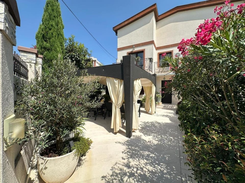 Property building, Garden, Garden view