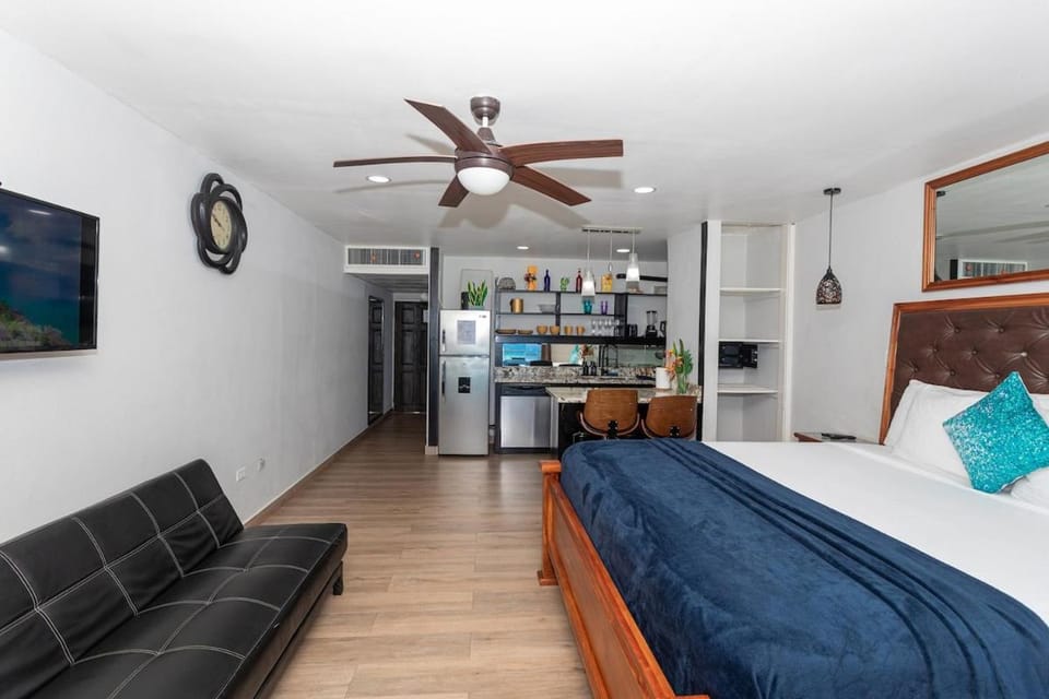 Bed, TV and multimedia, Photo of the whole room, Seating area