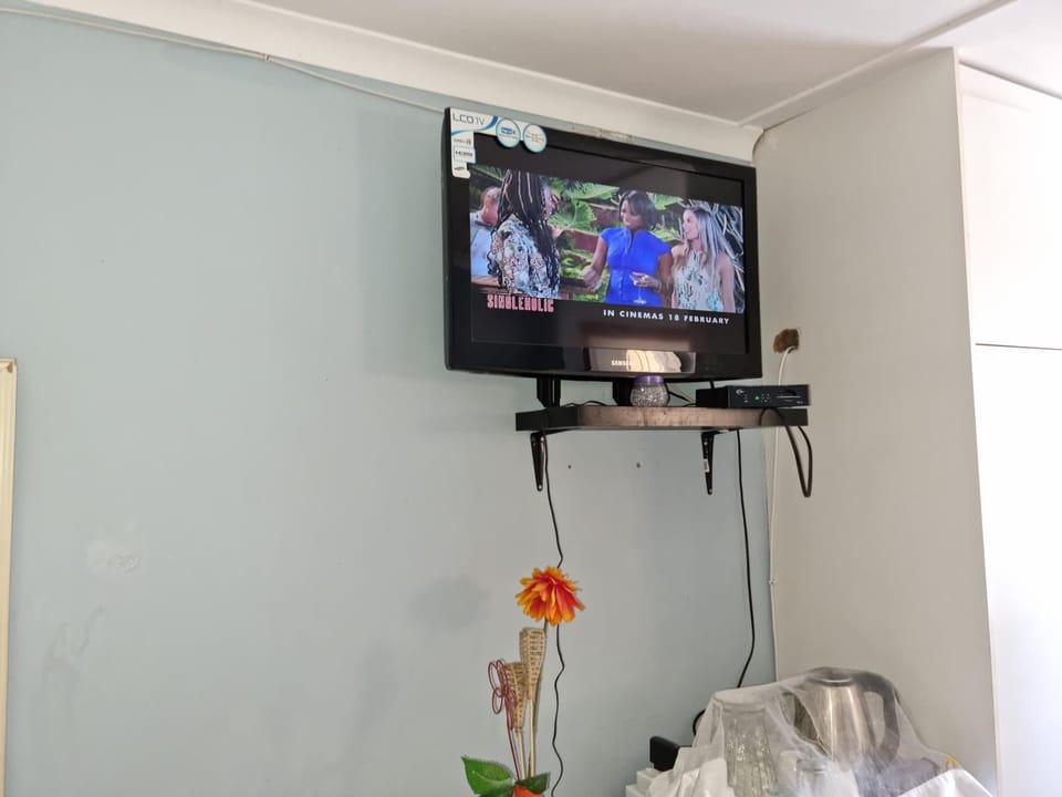 Shower, Toilet, Staff, Bed, TV and multimedia, Coffee/tea facilities, Dining area, Bedroom, Swimming pool, Breakfast, English/Irish breakfast, Lunch, children, fireplace, furniture, internet, minibar, towels, wardrobe