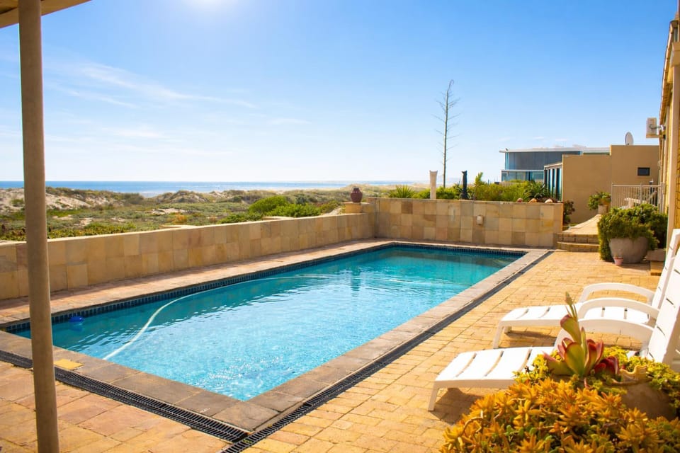 Patio, Natural landscape, Beach, Pool view, Pool view, Sea view, Swimming pool, Swimming pool, sunbed