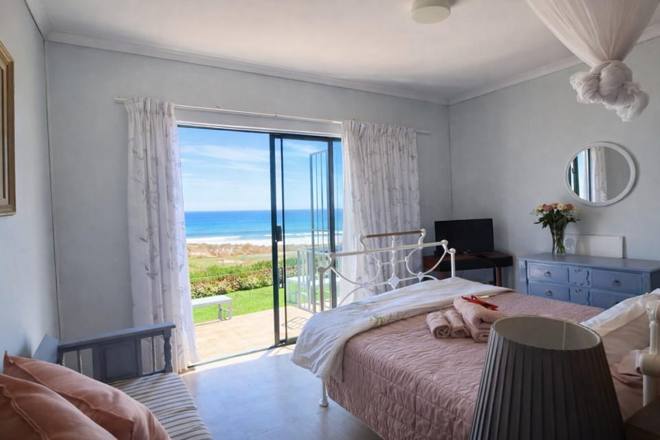 Bed, TV and multimedia, Beach, Bedroom, Sea view, Sea view, Sunrise, Sunset, towels