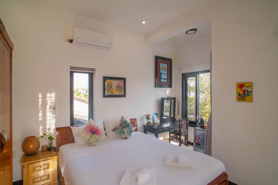 Living room, Dining area, air conditioner