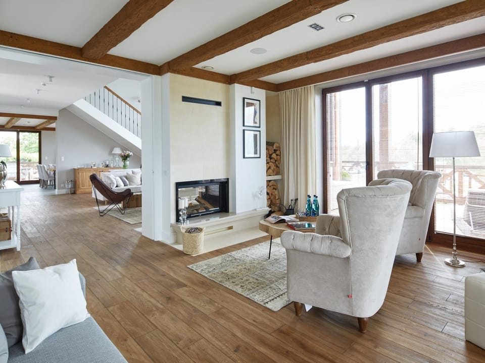 Day, Living room, Photo of the whole room, Decorative detail, Decorative detail, Seating area, On site