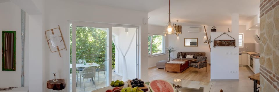Balcony/Terrace, Living room, Photo of the whole room, Seating area, Dining area