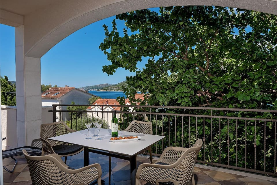 Balcony/Terrace, Dining area, Garden view, Sea view