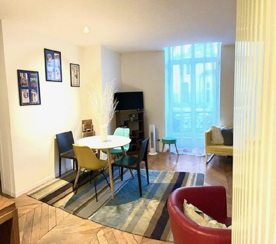 Communal lounge/ TV room, Living room, Seating area