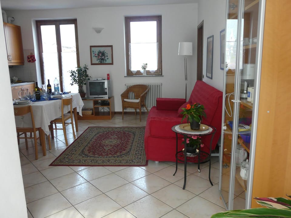 Living room, Photo of the whole room