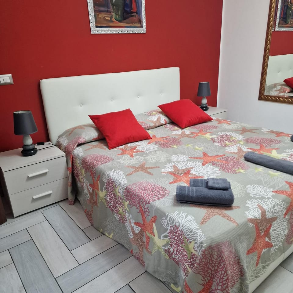 Bed, Photo of the whole room, Bedroom