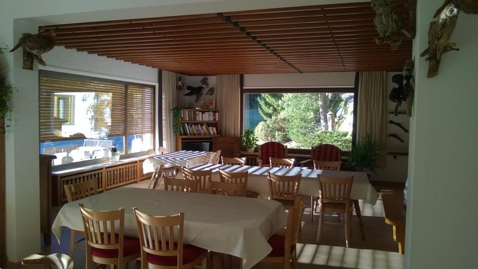 Property building, Communal lounge/ TV room, Library, Balcony/Terrace, Mountain view
