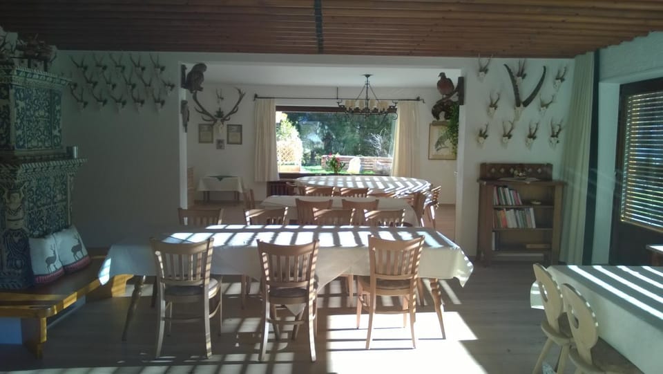 Balcony/Terrace, Living room, Seating area, Dining area, Mountain view
