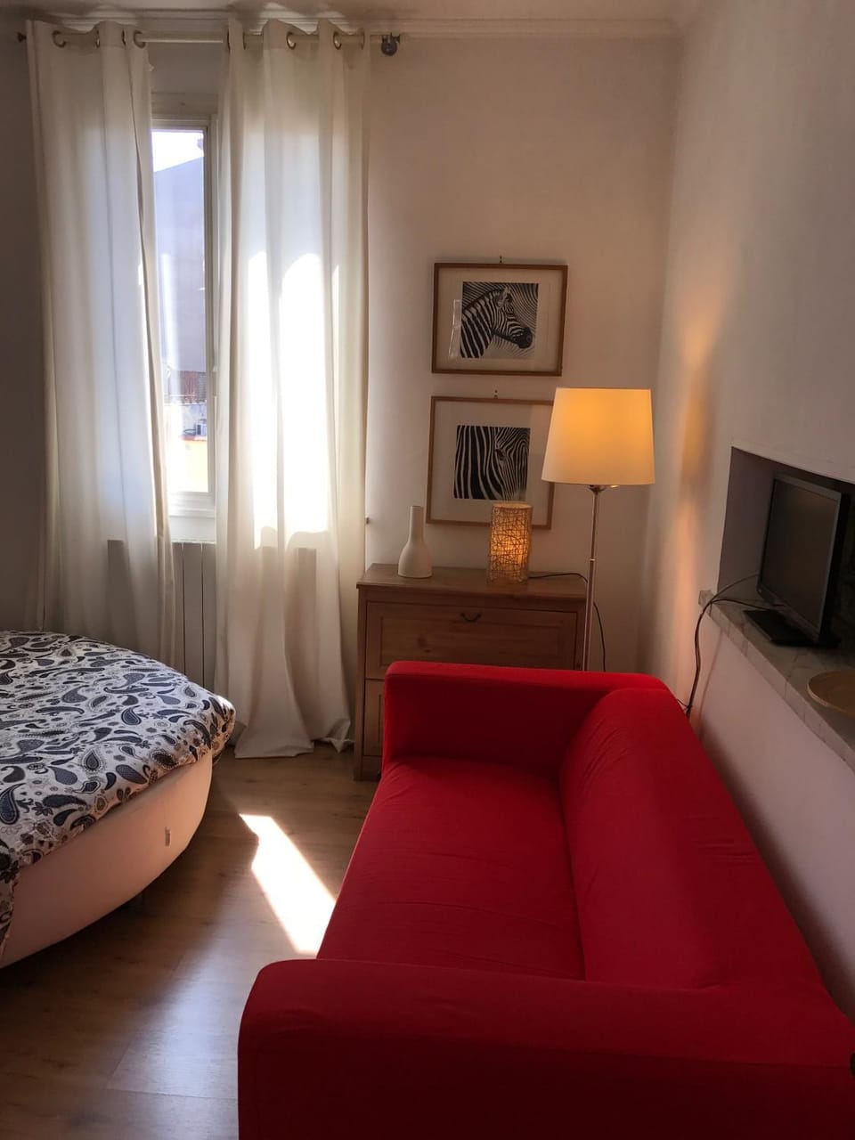 Photo of the whole room, Bedroom