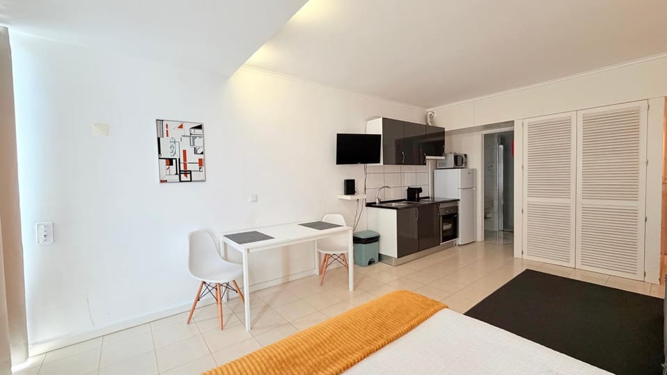 Kitchen or kitchenette, Living room