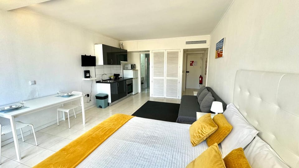Praia da Rocha, 808 Tarik, Lovely Studio, Sea View, Air Conditioning, Free WI-FI, by IG Apartment in Portimao