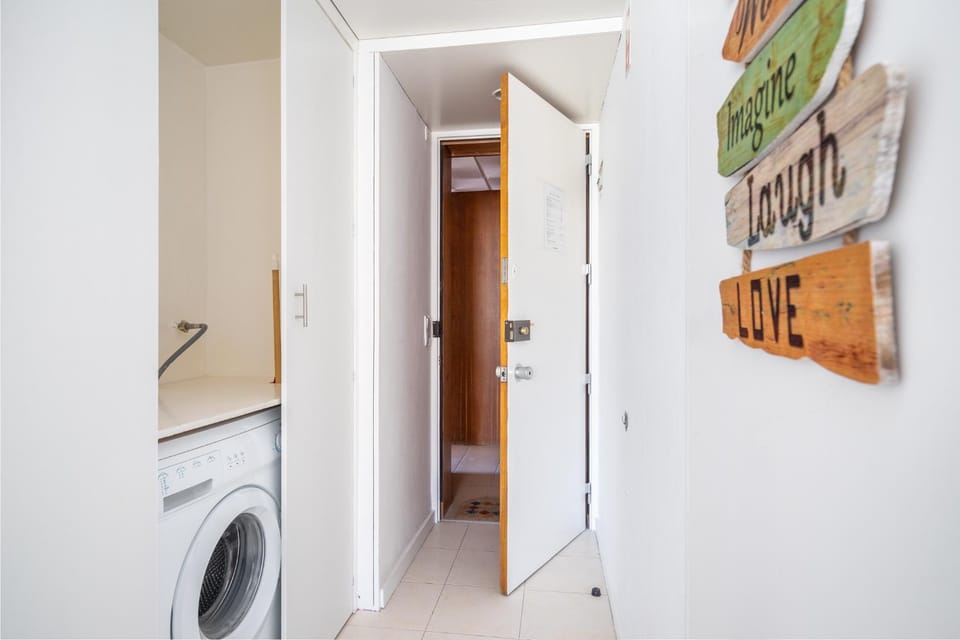 Photo of the whole room, washing machine