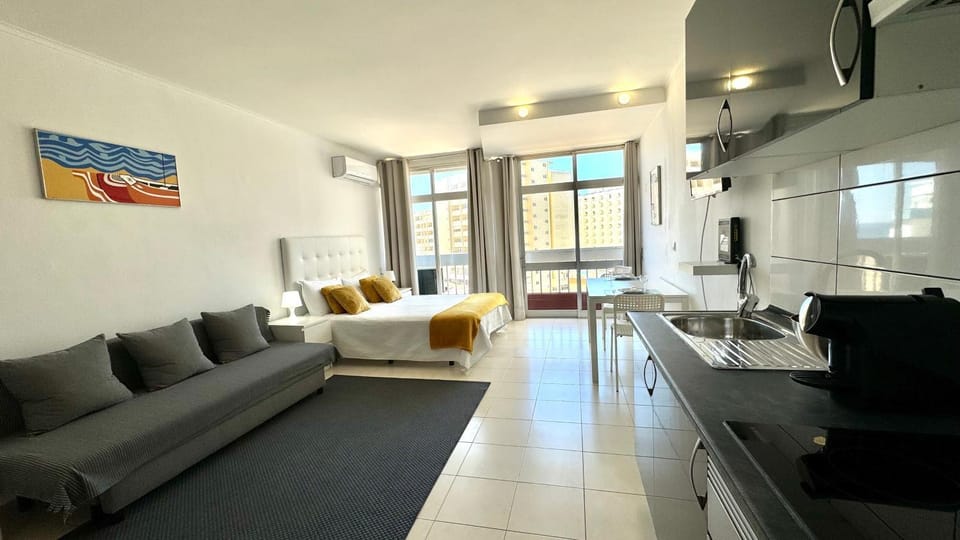 Praia da Rocha, 808 Tarik, Lovely Studio, Sea View, Air Conditioning, Free WI-FI, by IG Apartment in Portimao