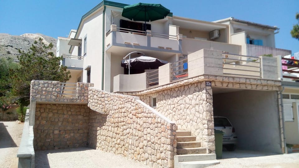 Property building, Patio, Facade/entrance, BBQ facilities, Photo of the whole room