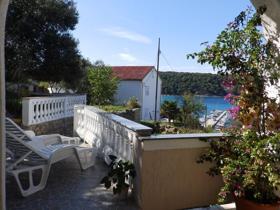 Location, children, Family