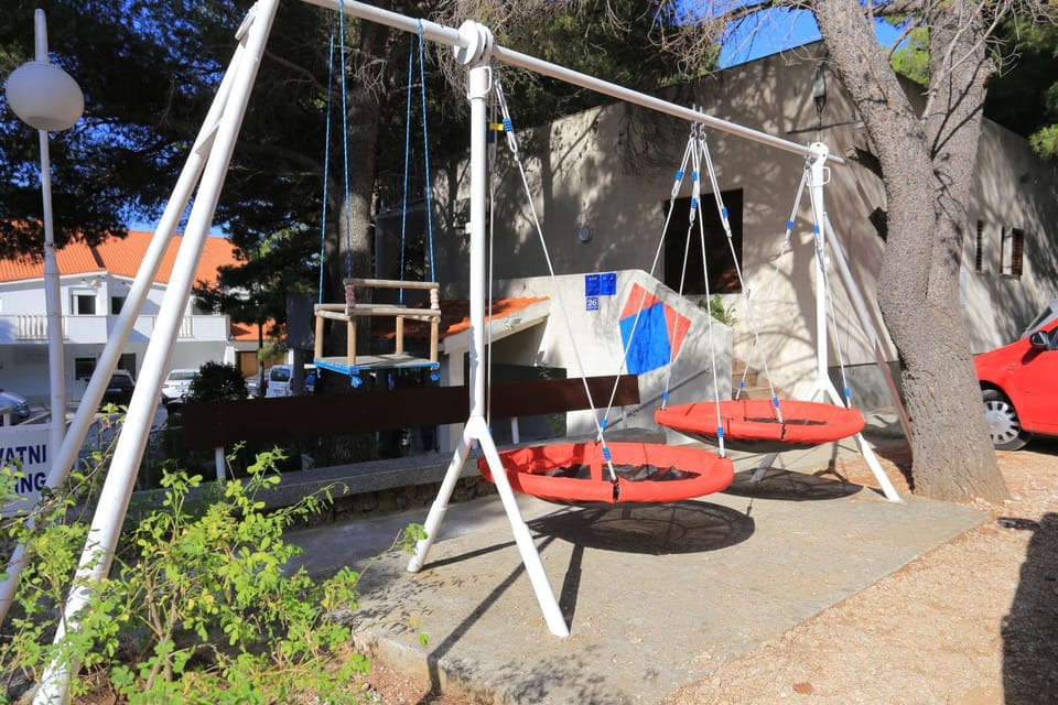 Location, children, Family