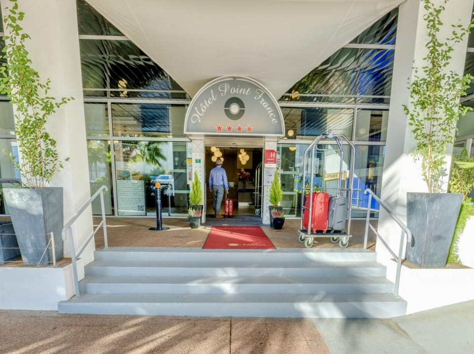 Property building, Facade/entrance