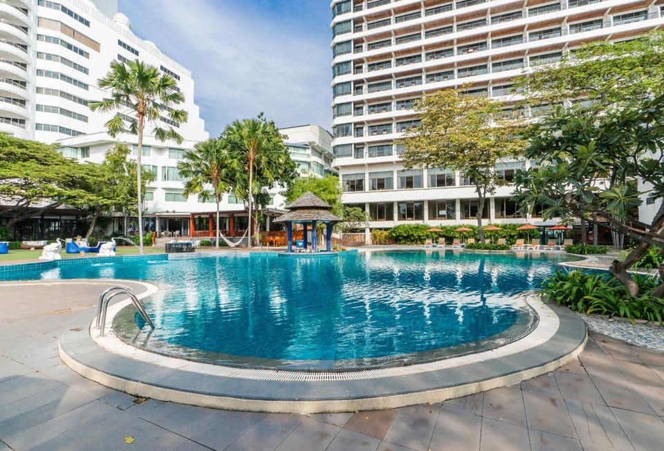 Property building, Swimming pool