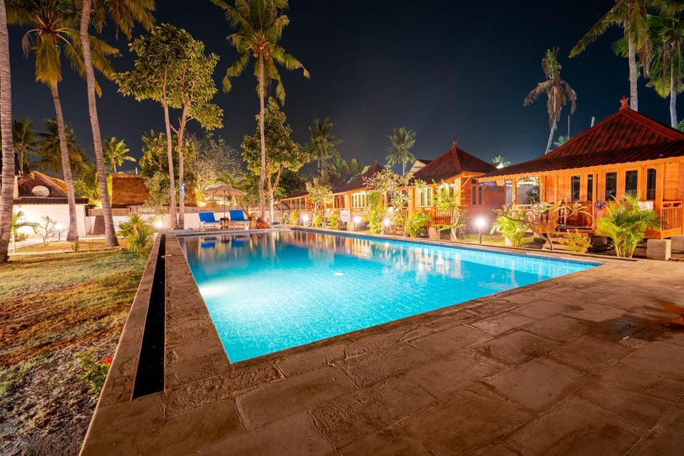 Property building, Night, Garden, Garden view, Pool view, Swimming pool, sunbed
