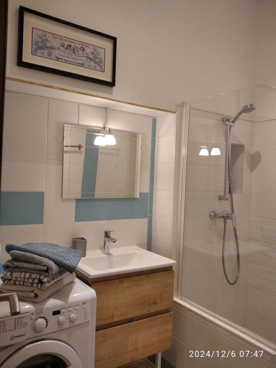 Shower, Bathroom, towels, washing machine